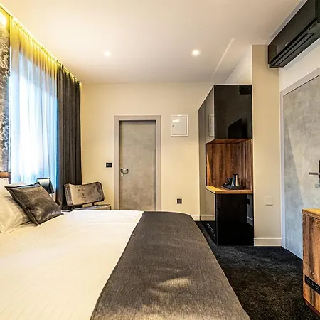 Calma Luxury Bed & Breakfast 4*