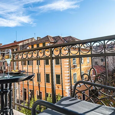 Bed and Breakfast Calma Luxury Σπλιτ