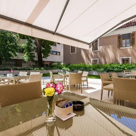 Bed and Breakfast Calma Luxury Σπλιτ