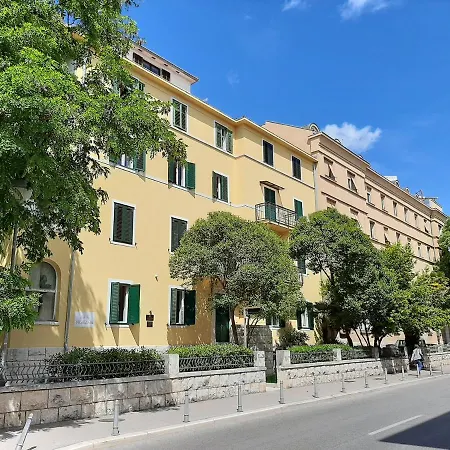 Calma Luxury Bed and Breakfast 4*