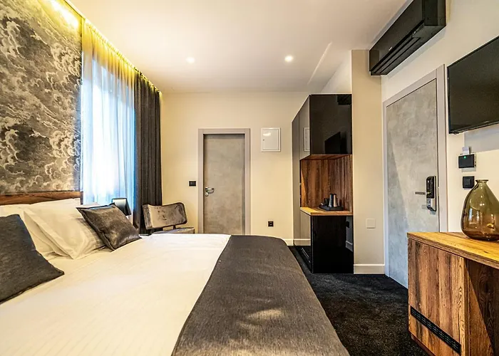 Calma Luxury Bed & Breakfast 4*